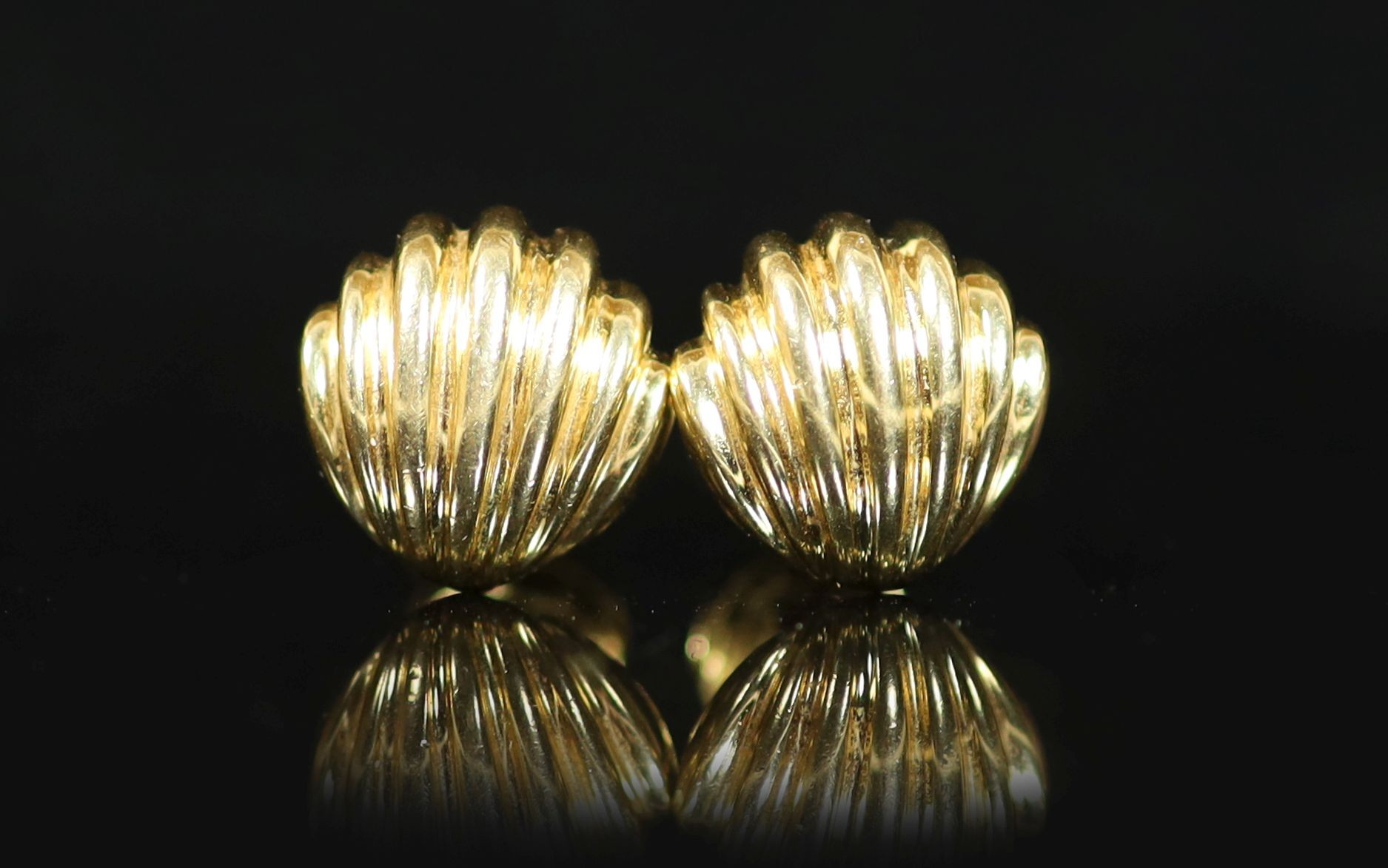 A modern pair of Tiffany & Co 18ct gold cufflinks